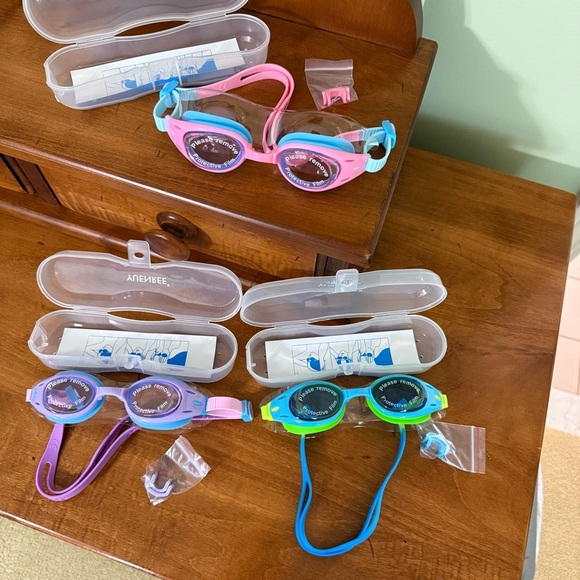 NEW Yuenree Colorful Kids Swim Goggles Set - Picture 1 of 8